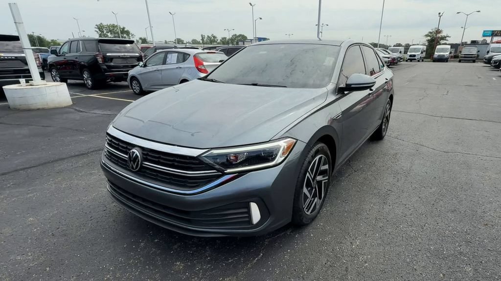 Used 2022 Volkswagen Jetta SEL FWD image 4