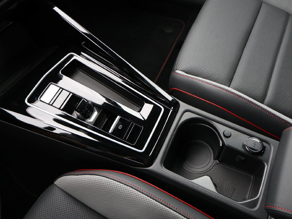 New 2026 Volkswagen GTI SE FWD image 19