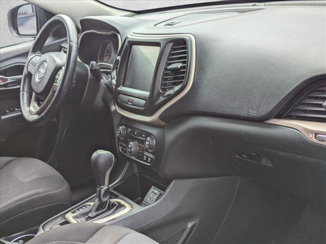 Used 2015 Jeep Cherokee Latitude w/ Comfort/Convenience Group image 20