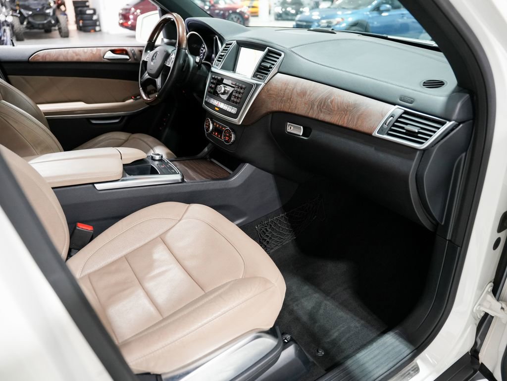 Used 2014 Mercedes-Benz GL 550 4MATIC image 22