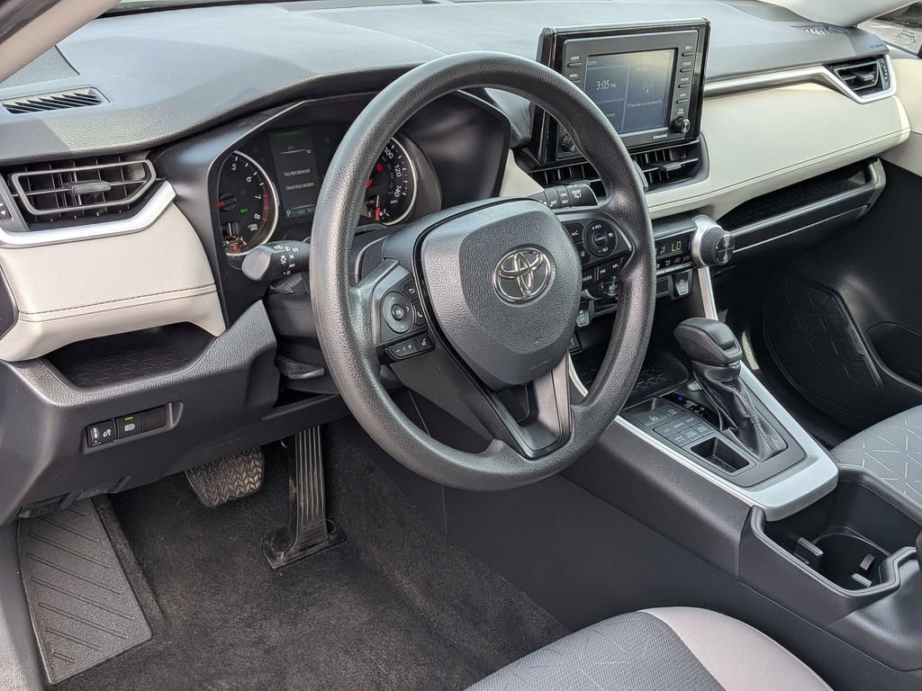 Used 2022 Toyota RAV4 XLE AWD/4WD image 10