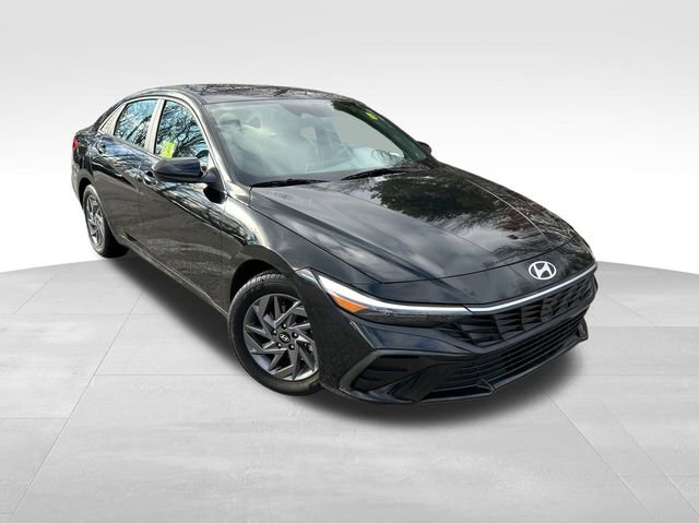 Used 2024 Hyundai Elantra SEL image 2
