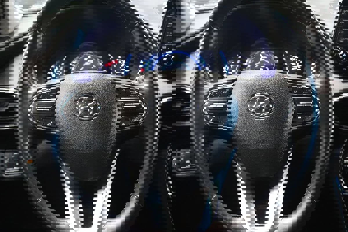 Used 2020 Hyundai Santa Fe Limited image 13