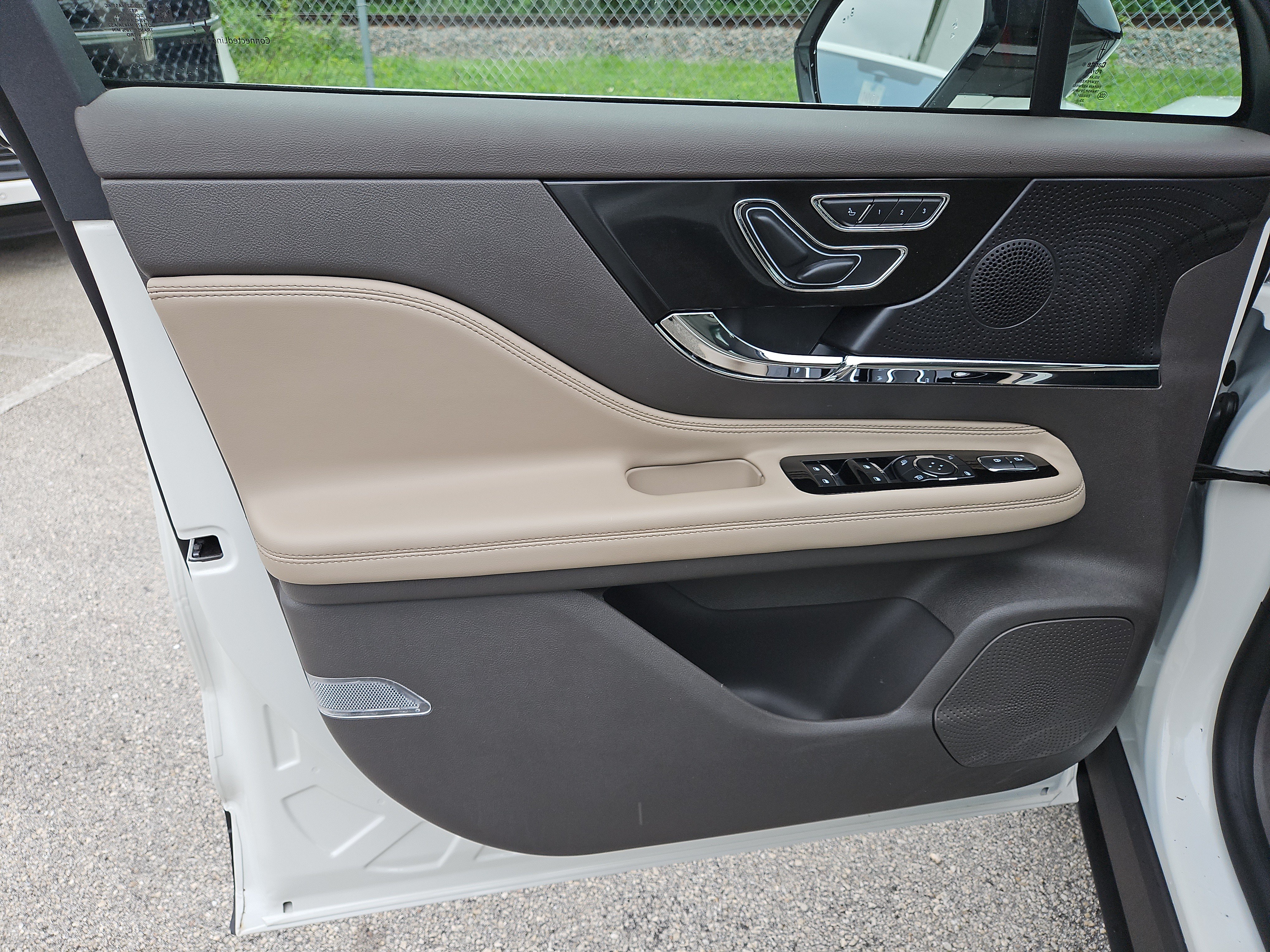 Used 2024 Lincoln Corsair FWD image 13