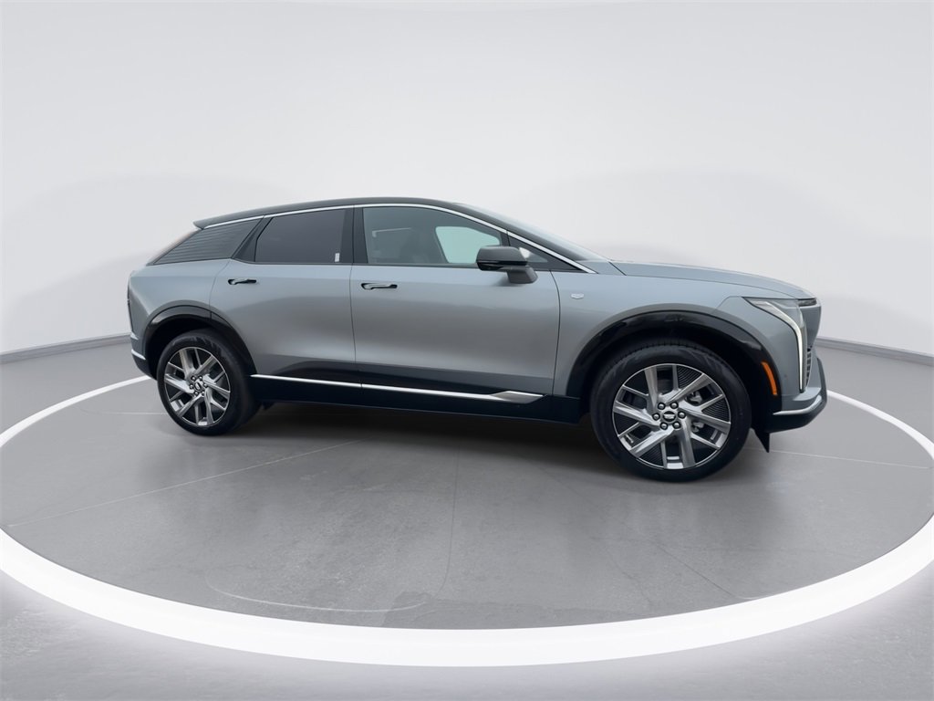 New 2026 Cadillac Optiq Luxury 2 image 9