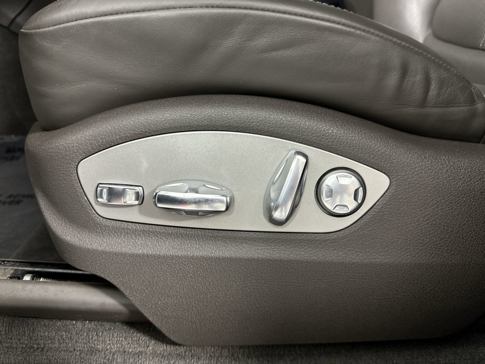 Used 2023 Porsche Macan image 21