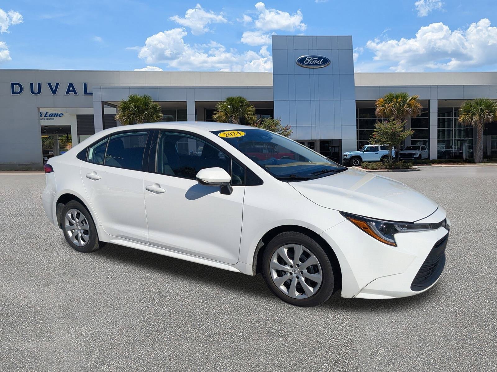 Used 2024 Toyota Corolla LE image 2