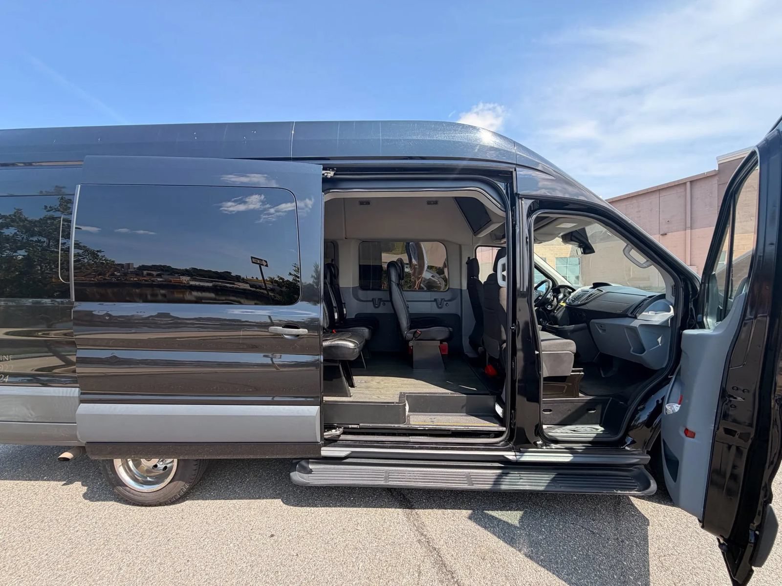 Used 2018 Ford Transit 350 XLT RWD image 13