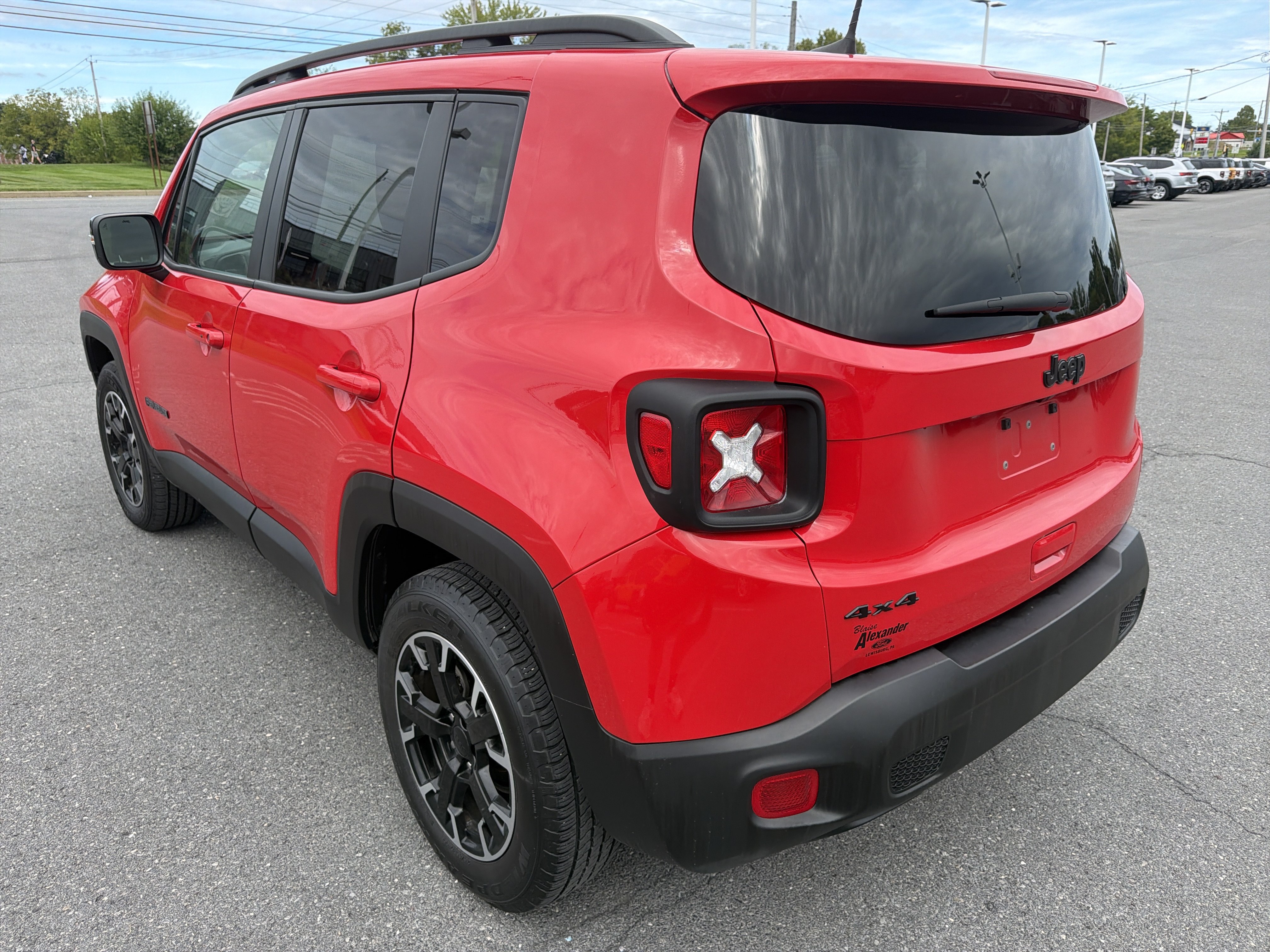Used 2023 Jeep Renegade Latitude AWD/4WD image 6