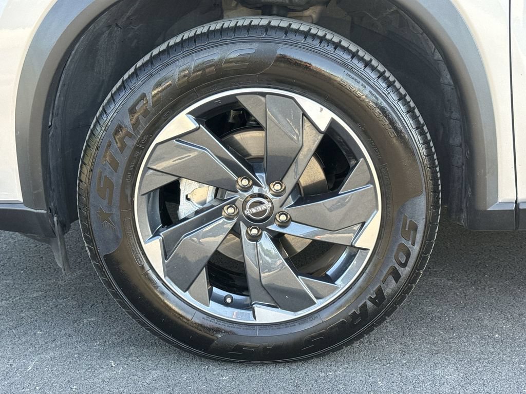 Used 2025 Nissan Rogue SV AWD/4WD image 18