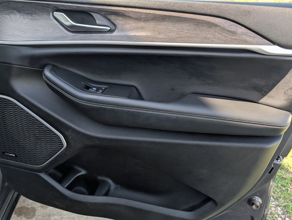 Used 2022 Jeep Grand Cherokee L Limited image 35