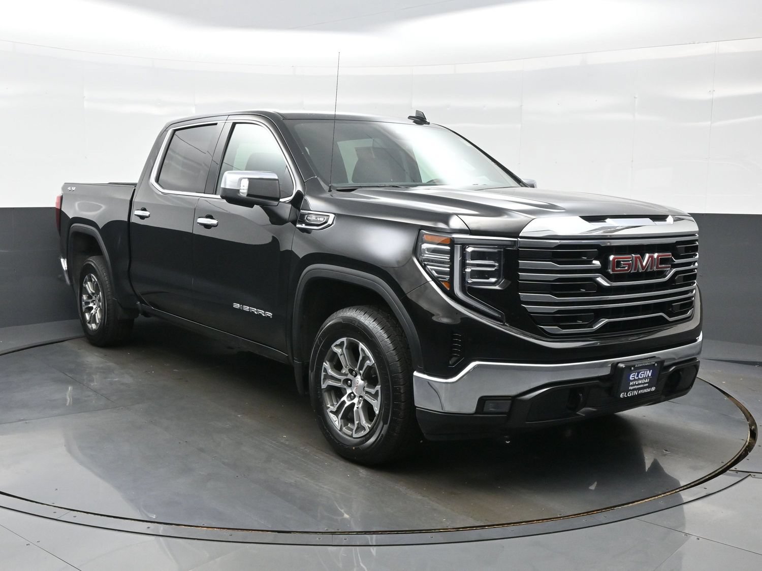 Used 2025 GMC Sierra 1500 SLT AWD/4WD image 8