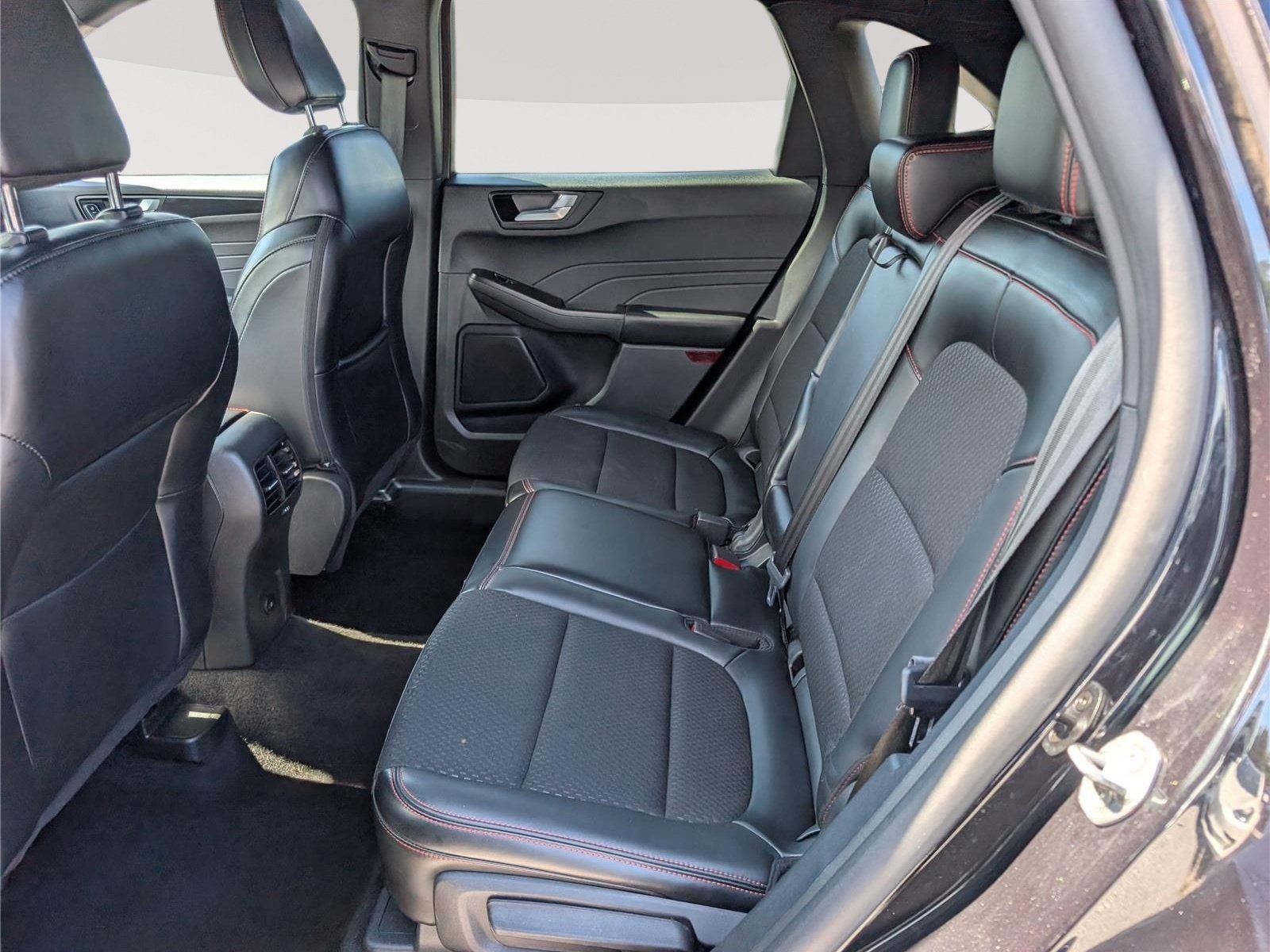 Used 2025 Ford Escape ST-Line Select AWD/4WD image 15