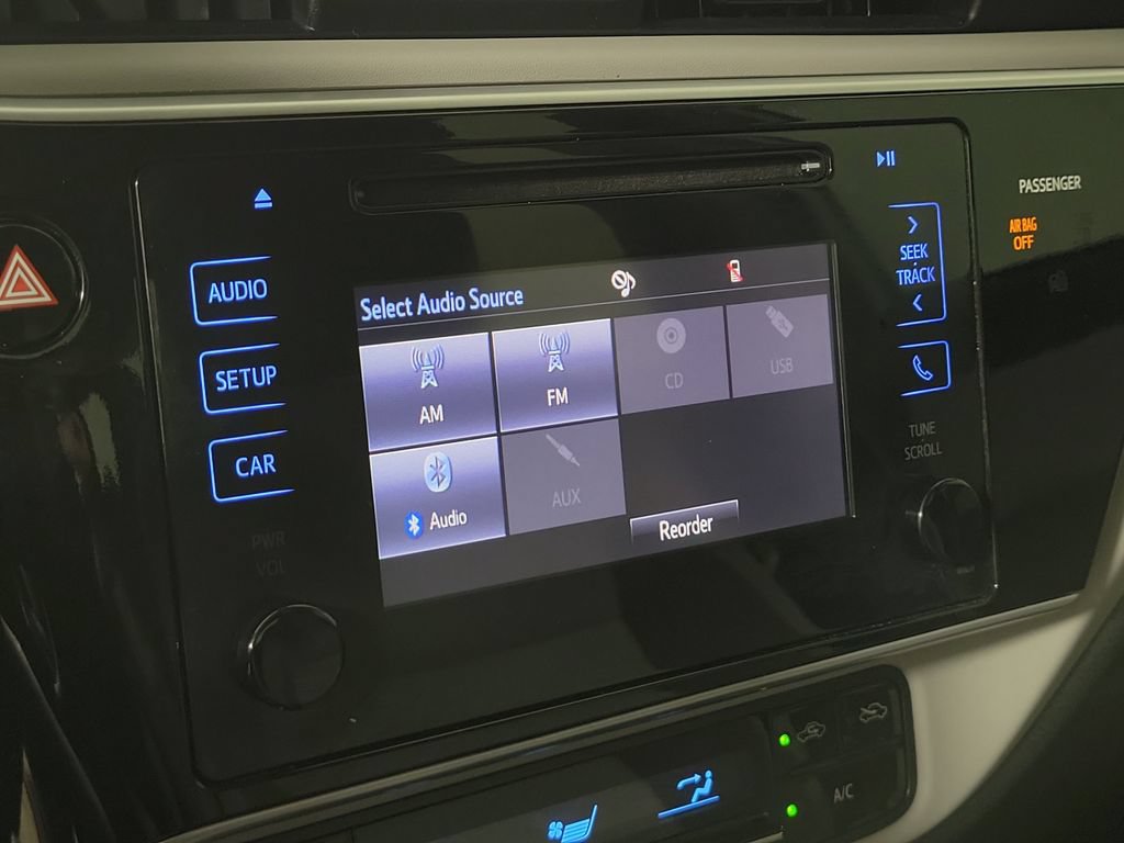 Used 2017 Toyota Corolla LE FWD image 29