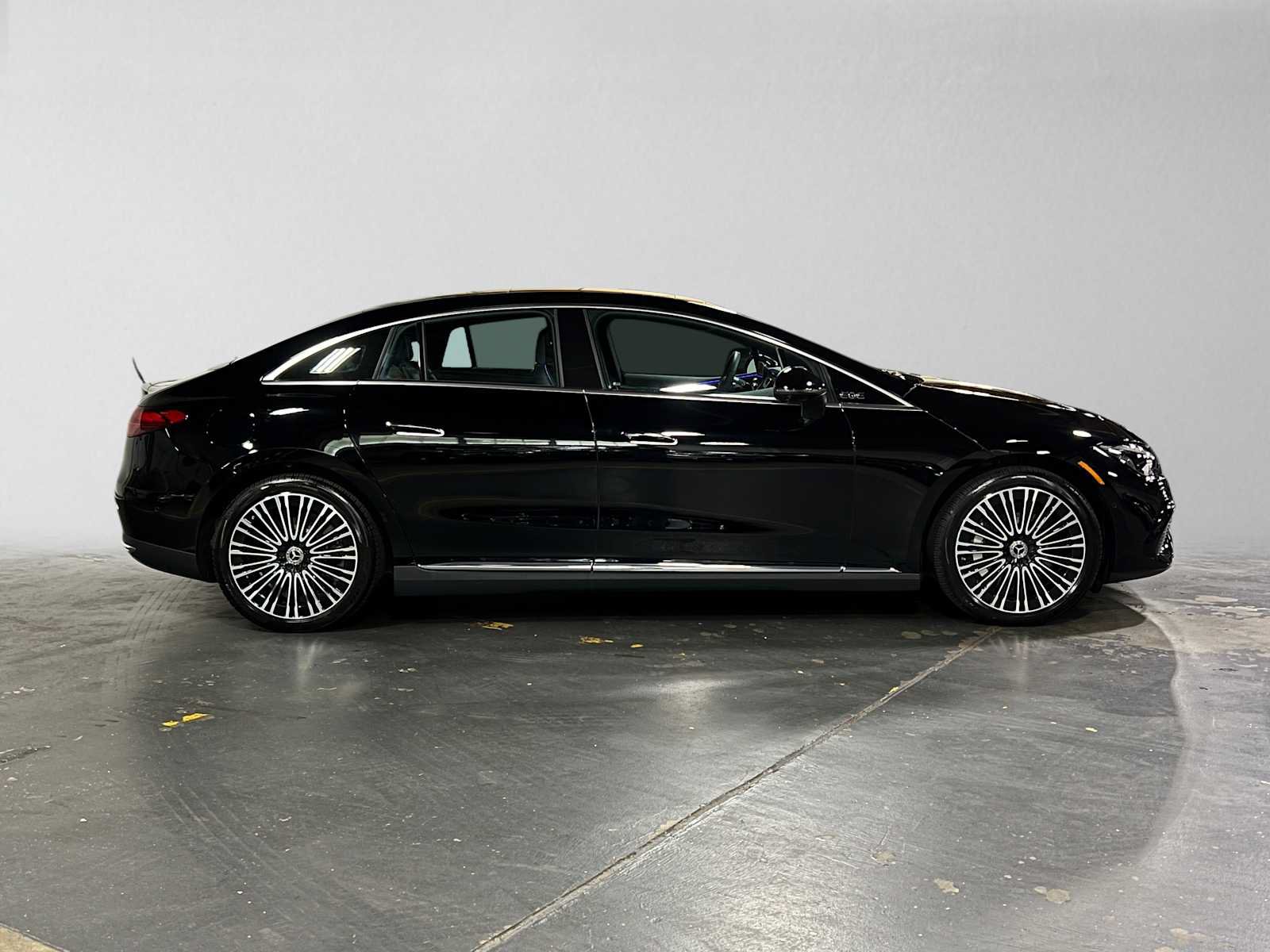 Certified 2026 Mercedes-Benz EQE 320 4MATIC Sedan image 2