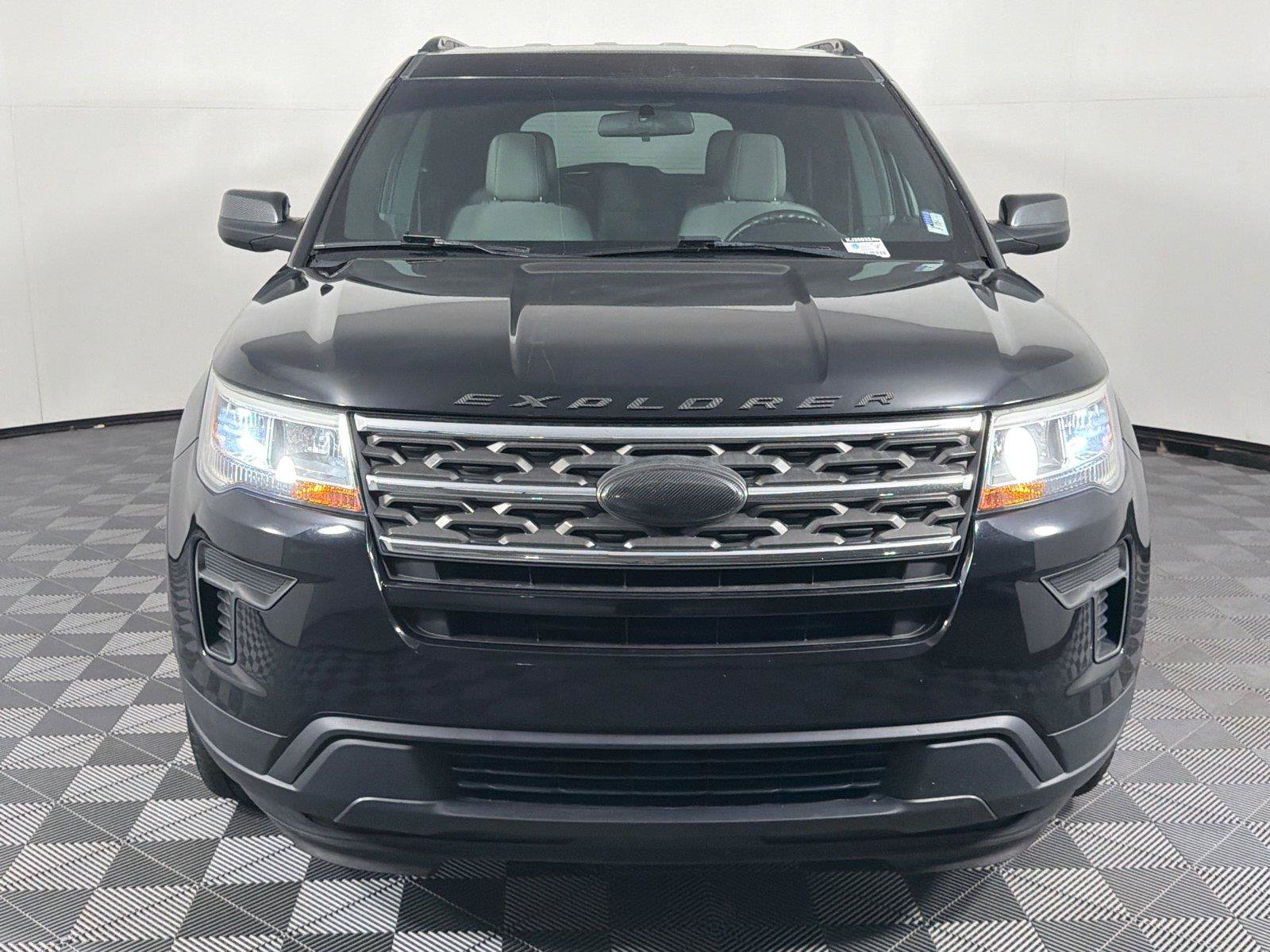 Used 2018 Ford Explorer FWD image 2
