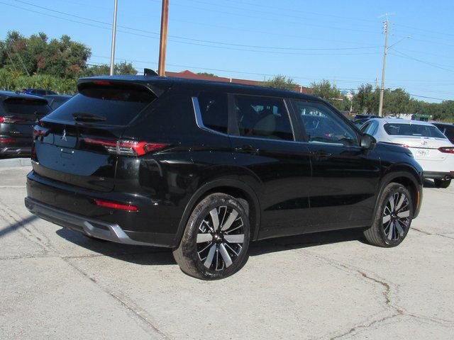 New 2025 Mitsubishi Outlander SE image 3