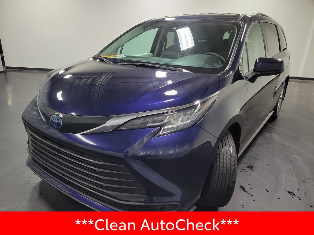Used 2022 Toyota Sienna LE image 4