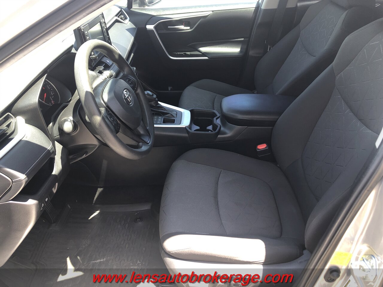 Used 2021 Toyota RAV4 XLE AWD/4WD image 13