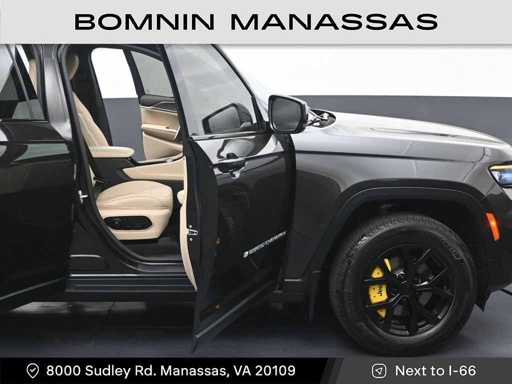 Used 2024 Jeep Grand Cherokee Limited w/ Trailer Tow Package AWD/4WD image 9