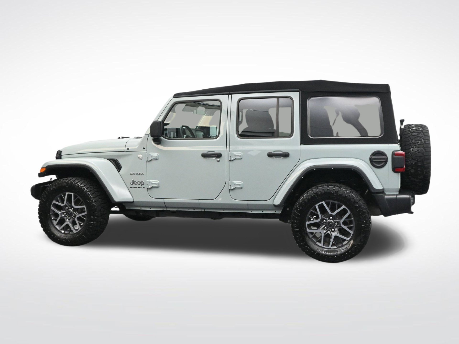 Used 2024 Jeep Wrangler Unlimited Sahara w/ Safety Group AWD/4WD image 10