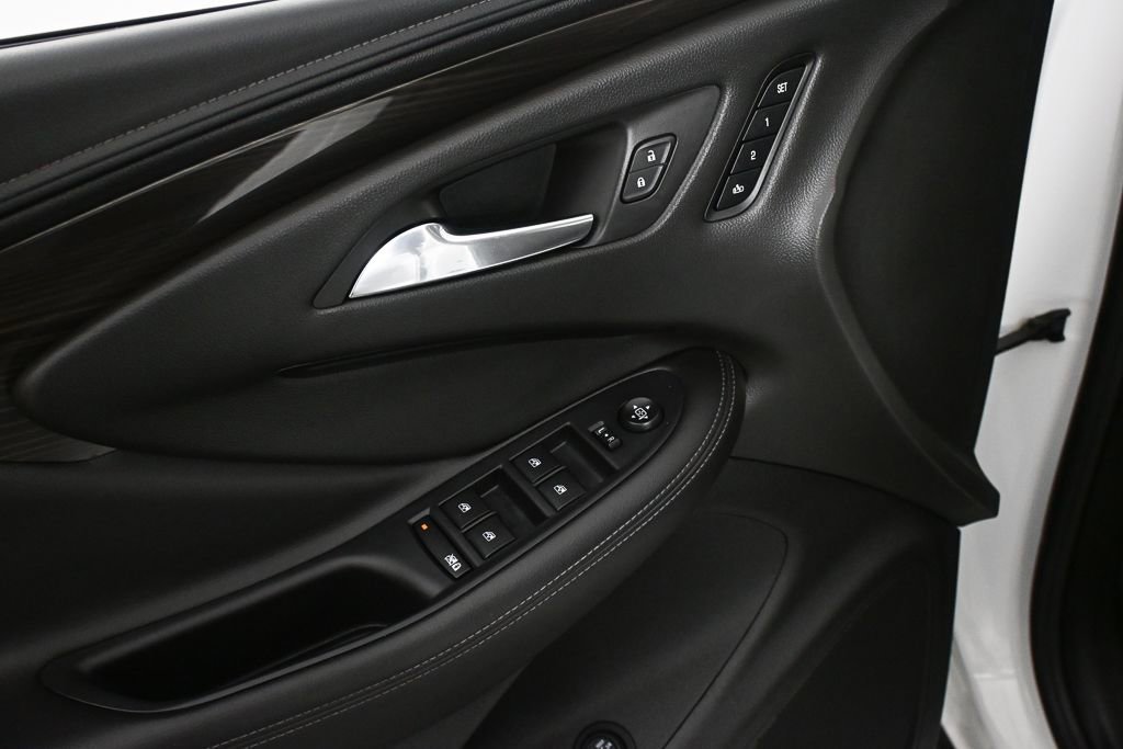 Used 2019 Buick Envision Essence image 8