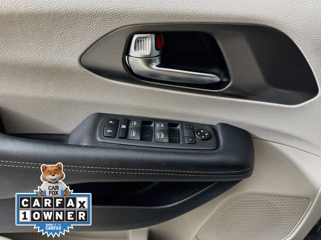 Used 2020 Chrysler Pacifica Touring w/ Cold Weather Group FWD image 17