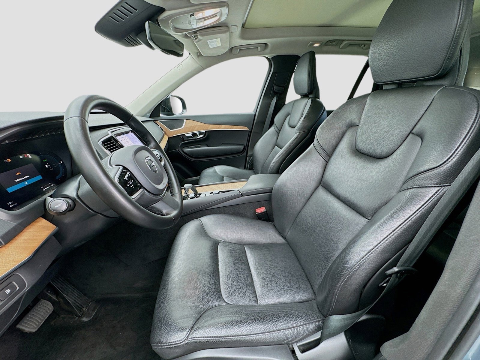 Used 2023 Volvo XC90 T8 Plus w/ Protection Package Premier image 14