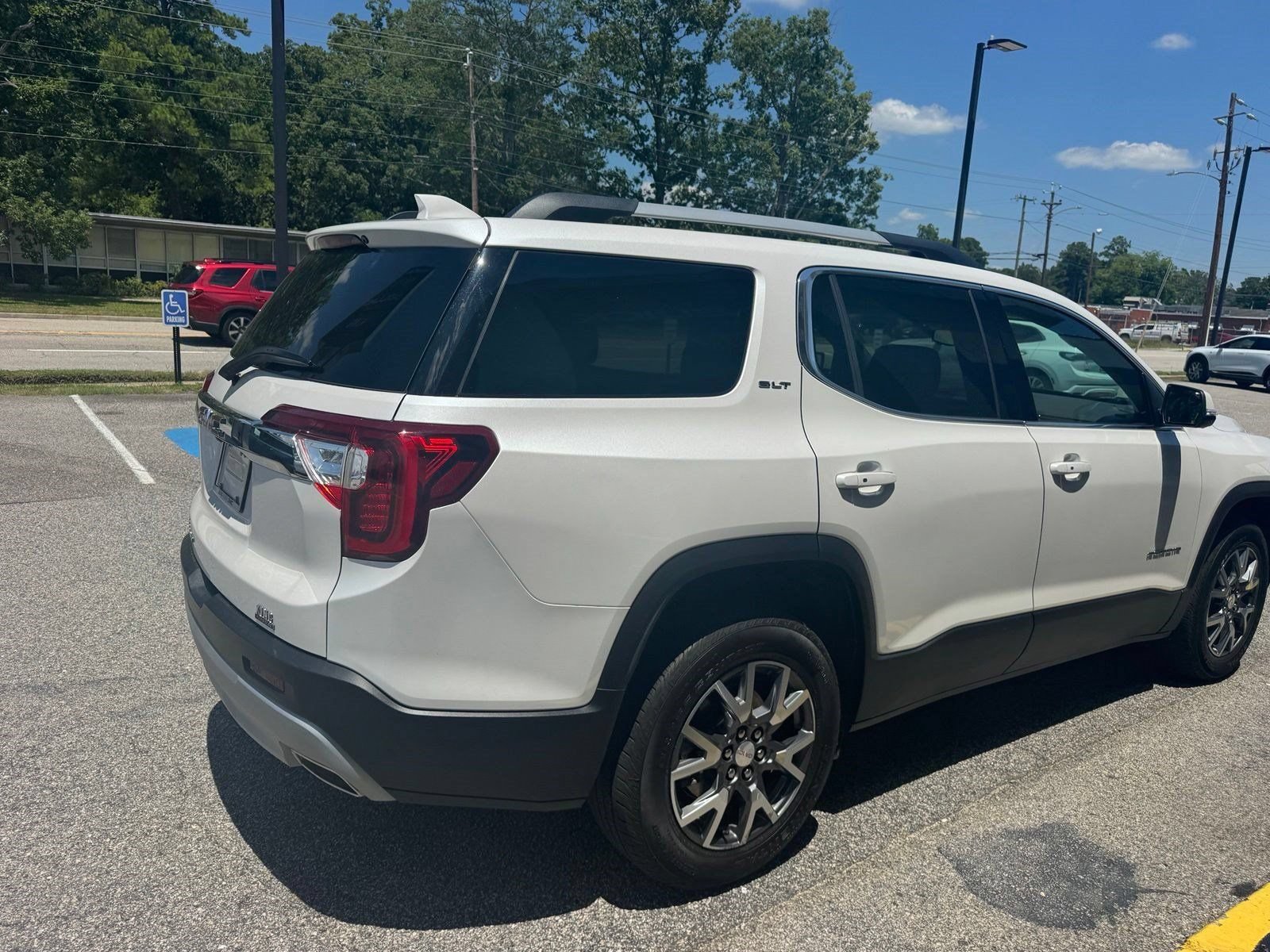 Certified 2023 GMC Acadia SLT w/ Technology Package FWD image 11