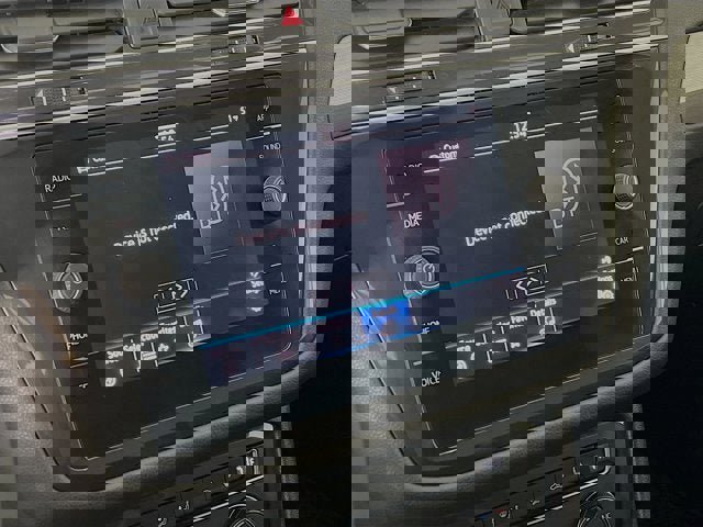 Used 2021 Volkswagen Tiguan SE image 14