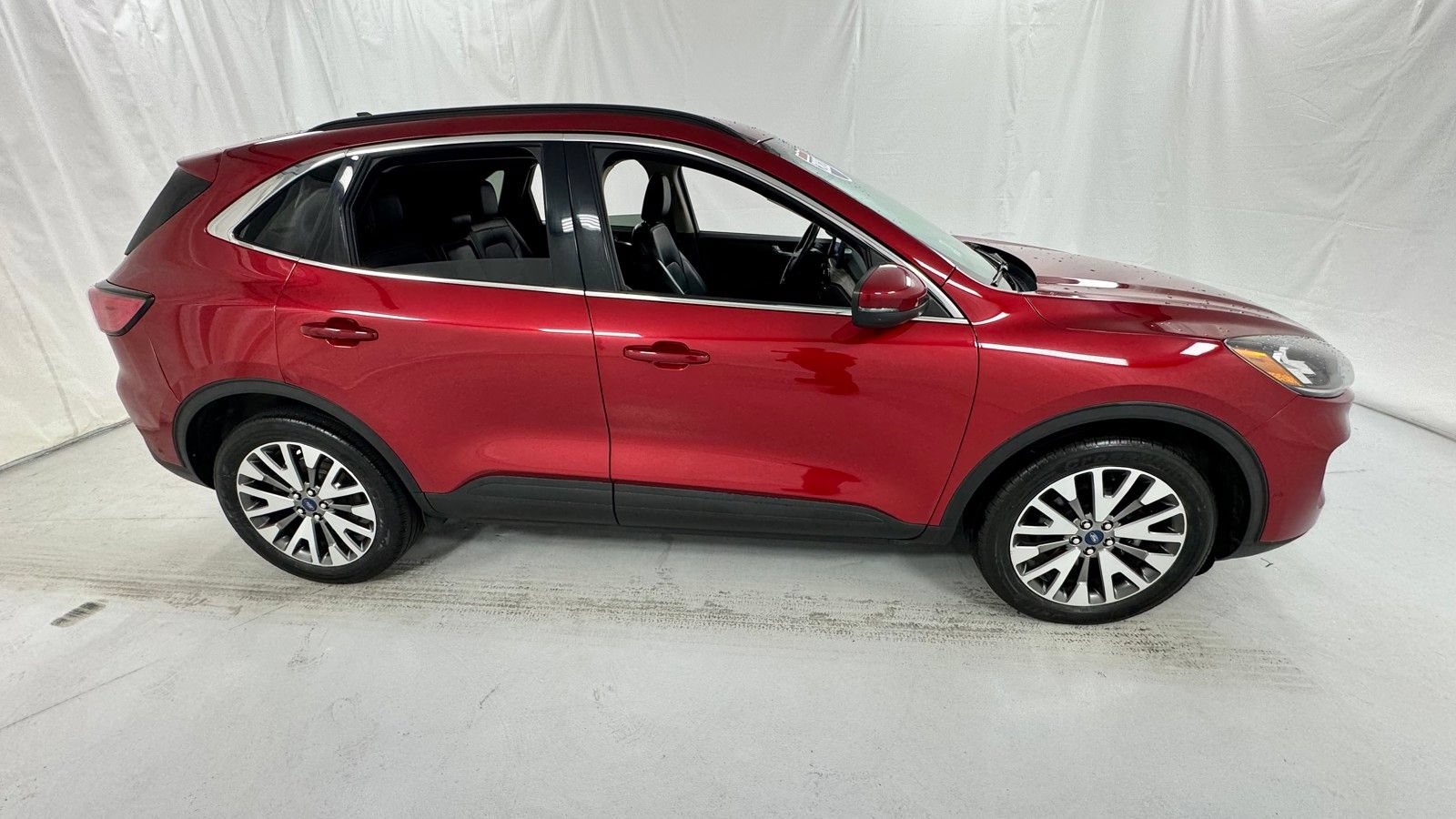 Used 2020 Ford Escape Titanium AWD/4WD image 2