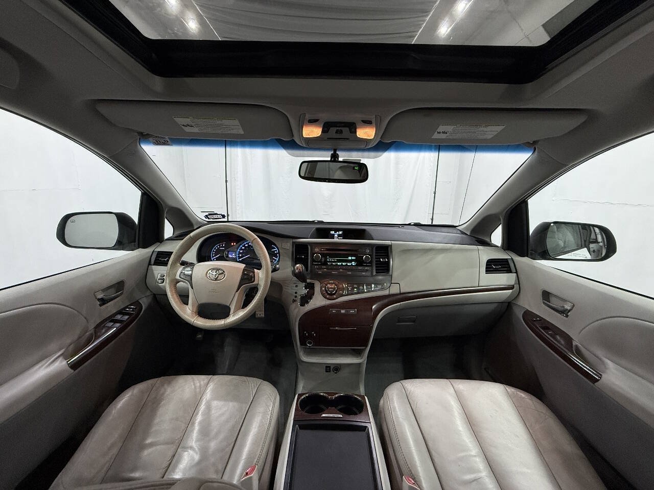 Used 2011 Toyota Sienna XLE FWD image 6