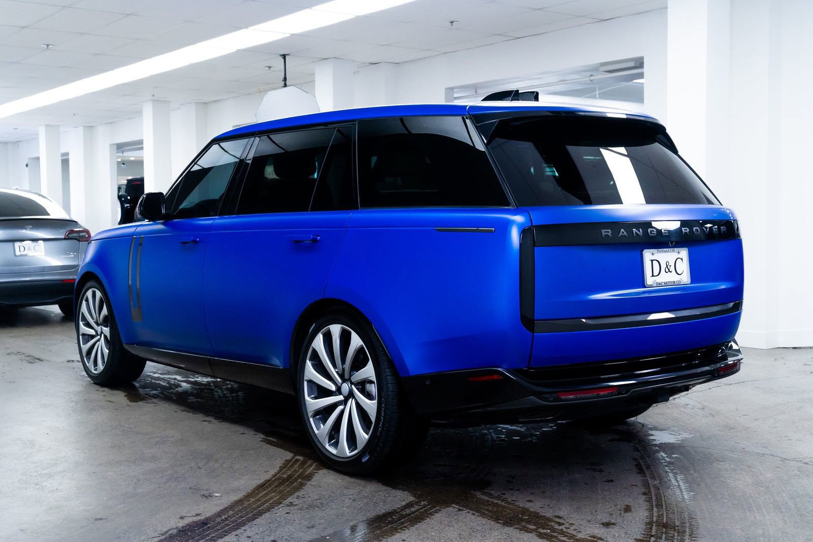 Used 2025 Land Rover Range Rover Long Wheelbase SE AWD/4WD image 4