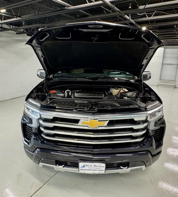 Used 2023 Chevrolet Silverado 1500 High Country w/ Technology Package AWD/4WD image 32
