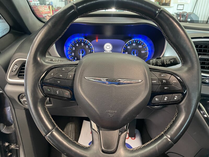 Used 2018 Chrysler Pacifica Touring-L Plus w/ Advanced Safetytec Group FWD image 8