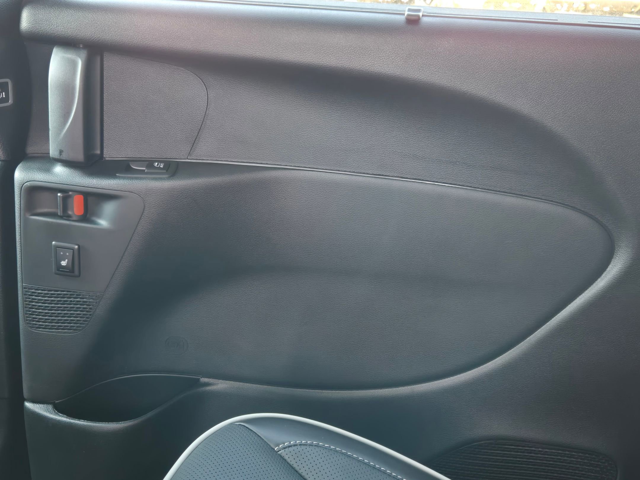 New 2026 Chrysler Pacifica Limited w/ Uconnect Theater Family Group image 26