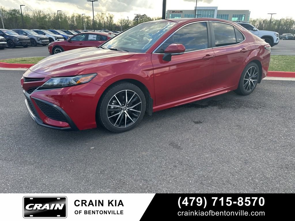 Used 2023 Toyota Camry SE w/ Convenience Package FWD image 2