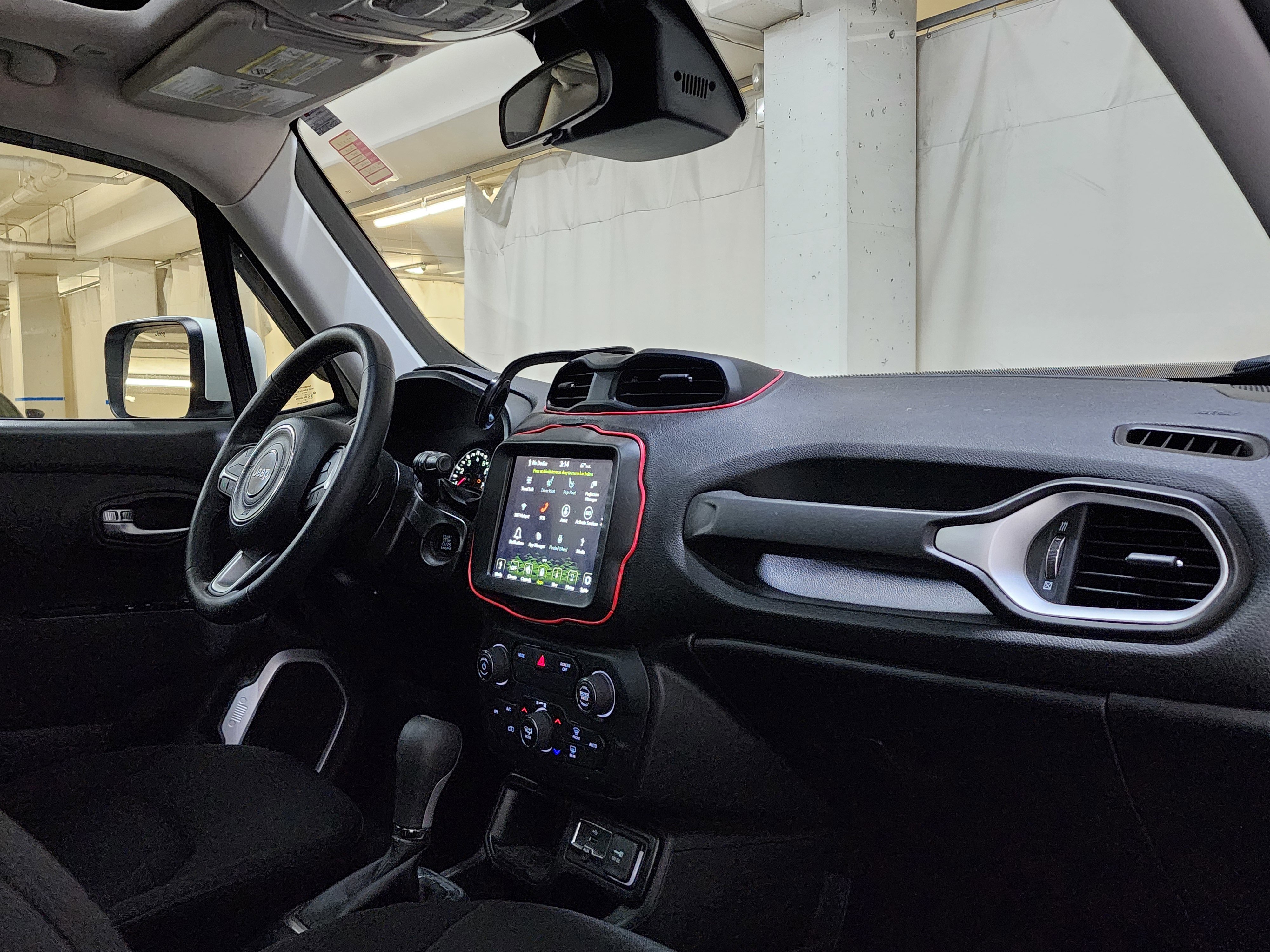 Used 2020 Jeep Renegade Latitude w/ UConnect 8.4 Nav Group FWD image 22