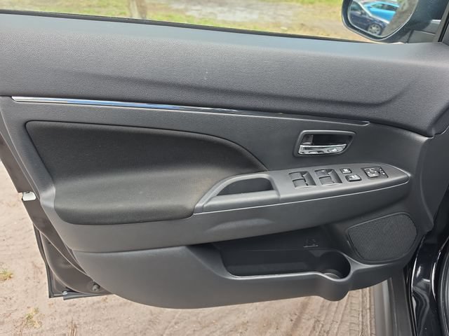 Used 2025 Mitsubishi Outlander Sport ES AWD/4WD image 16