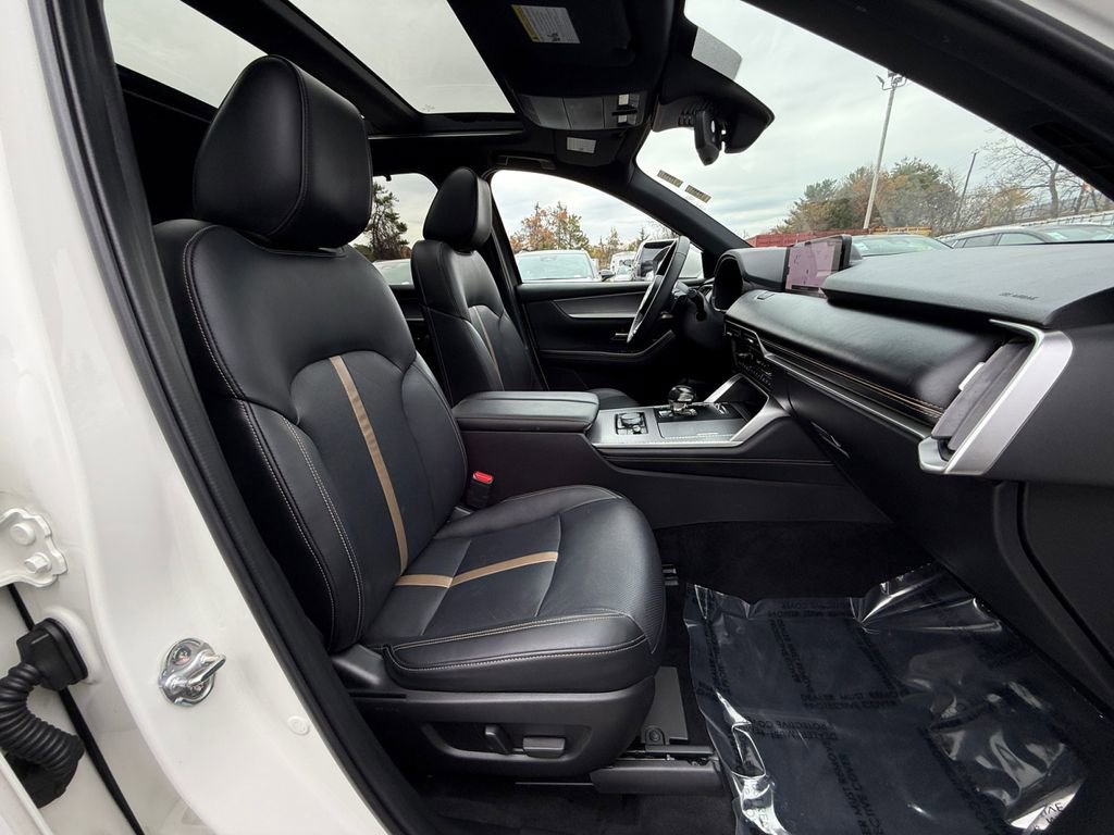 Used 2024 MAZDA CX-90 Plug-In Hybrid w/ Premium Plus image 22