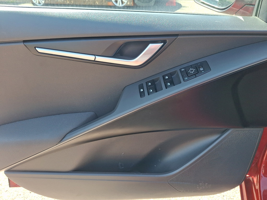 Used 2023 Kia Niro LX FWD image 28