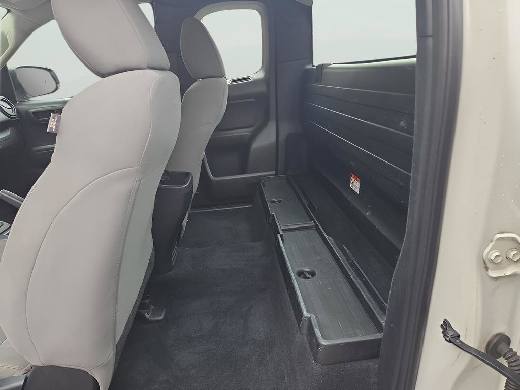 Used 2017 Toyota Tacoma SR image 9