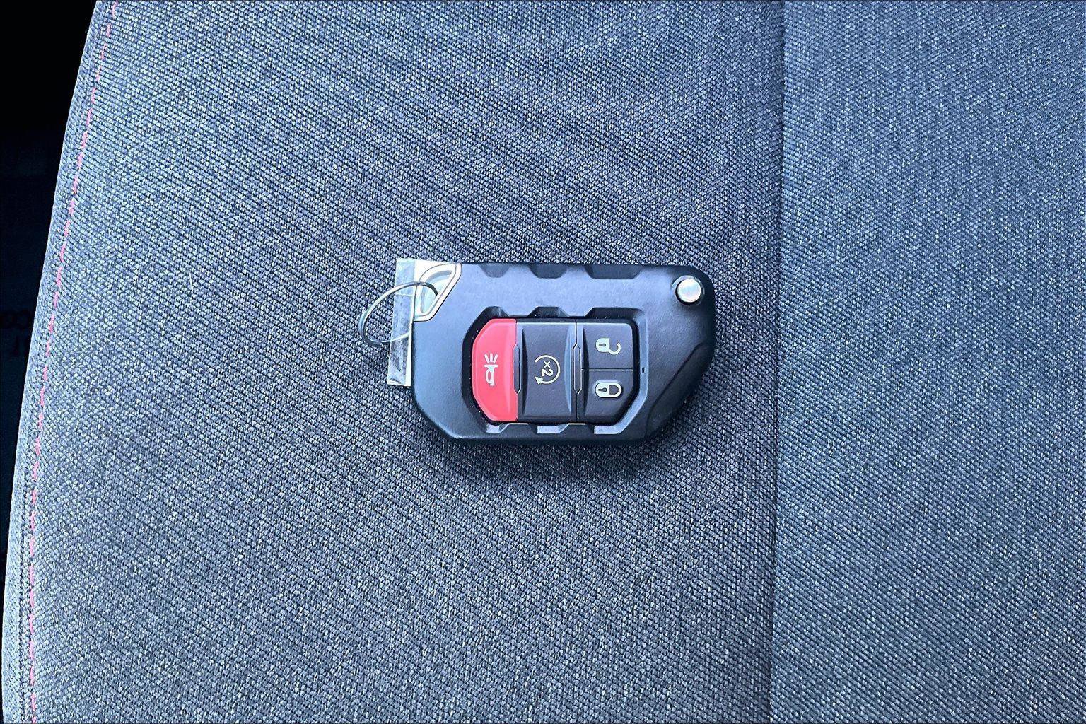 Used 2025 Jeep Wrangler Unlimited Rubicon w/ Convenience Group AWD/4WD image 12