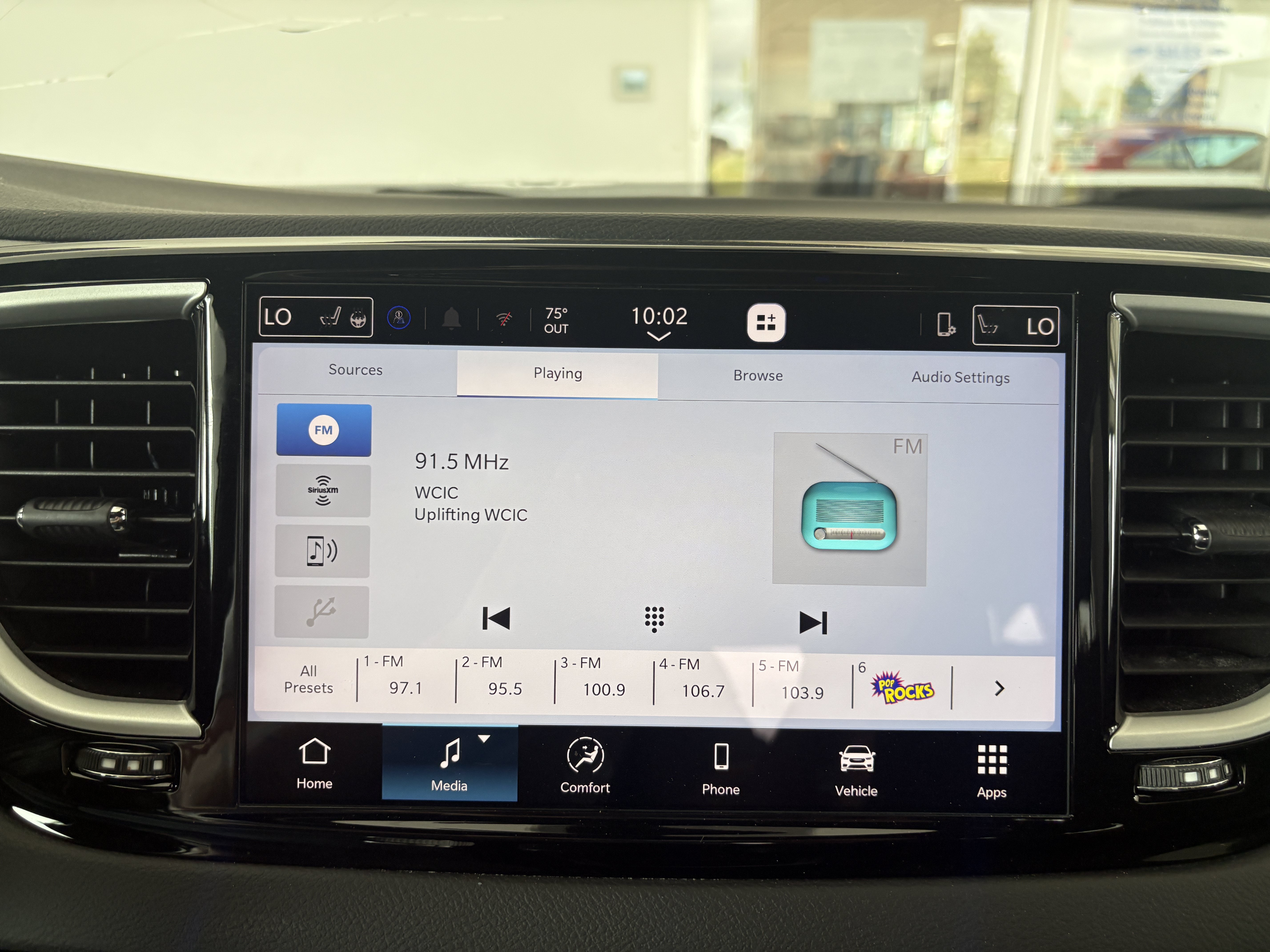 Used 2026 Chrysler Pacifica Select FWD image 16