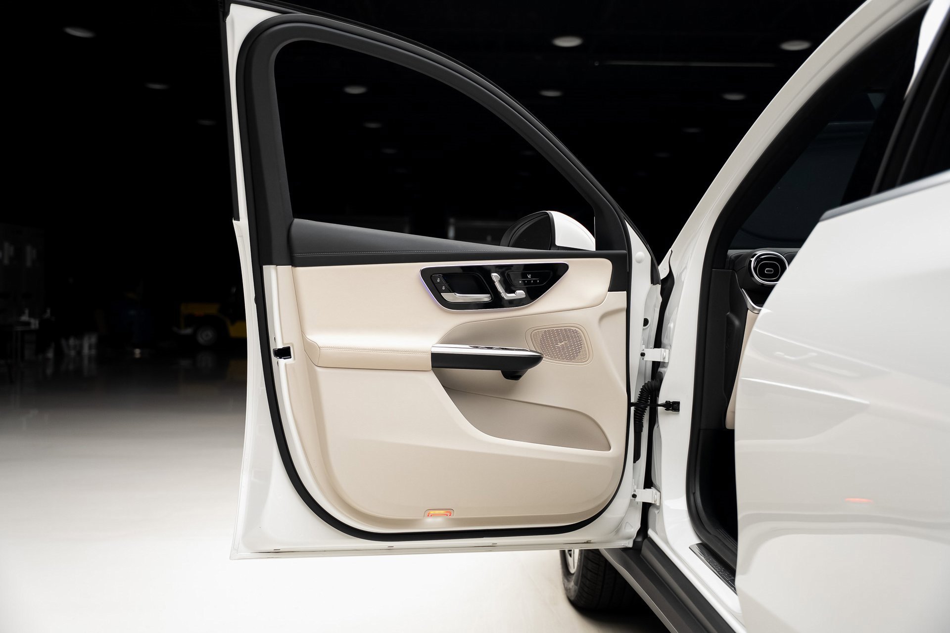 Used 2025 Mercedes-Benz GLC 350e 4MATIC image 51