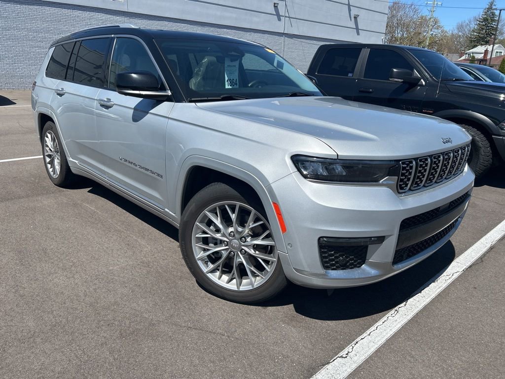Used 2022 Jeep Grand Cherokee L Summit w/ Luxury Tech Group V AWD/4WD image 3
