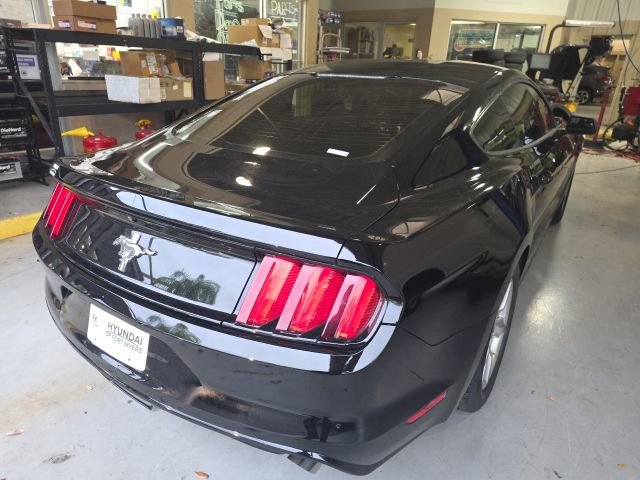 Used 2017 Ford Mustang Coupe image 4