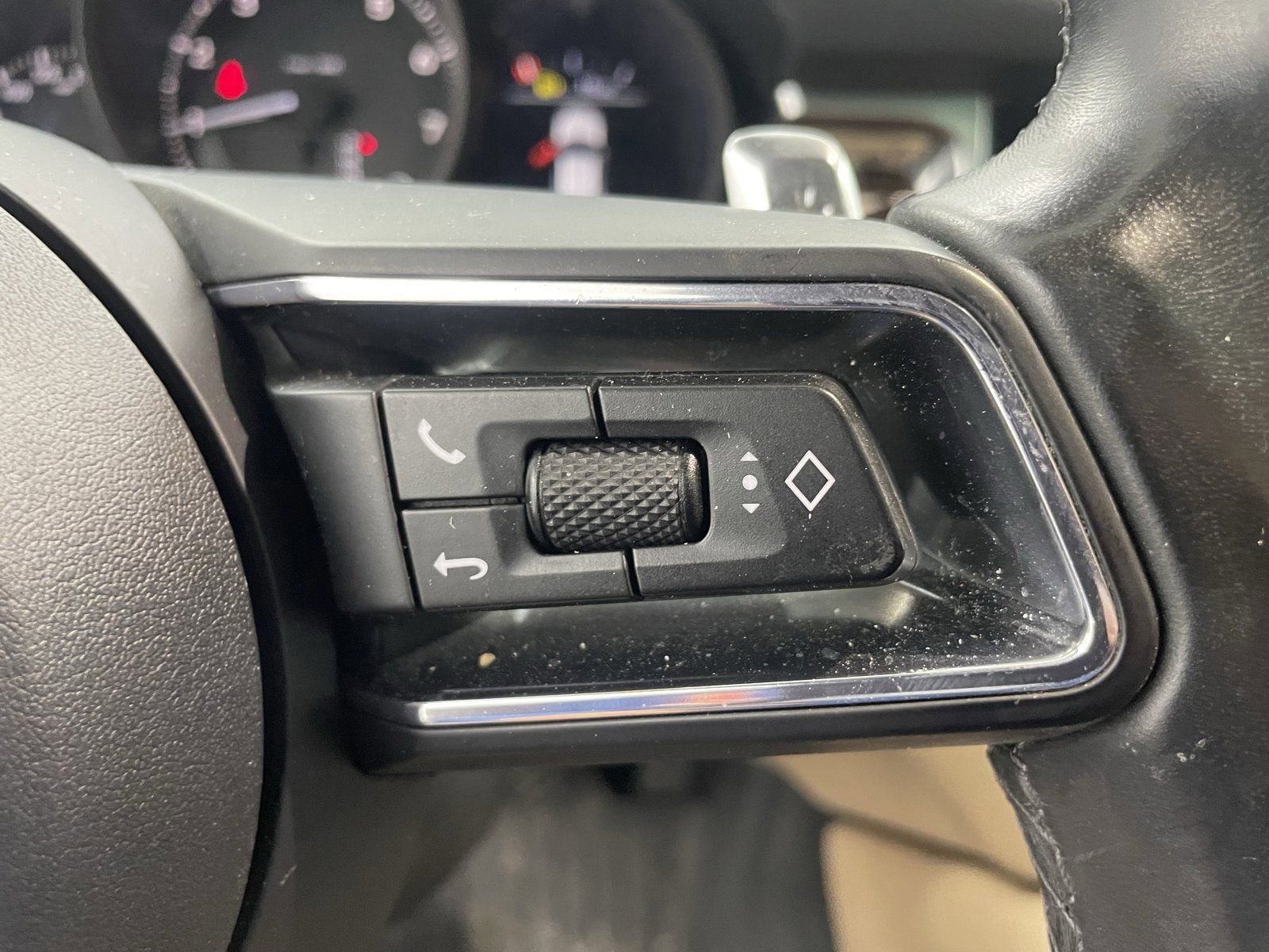 Certified 2023 Porsche Macan Turbo image 20