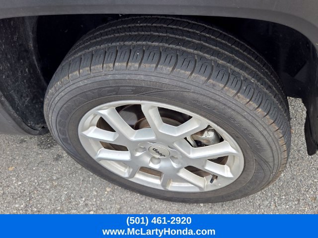 Used 2023 Jeep Renegade Latitude AWD/4WD image 8