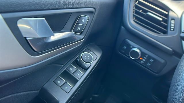 Used 2021 Ford Escape SE image 31